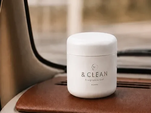 凝膠型車用香氛放在儀表板上